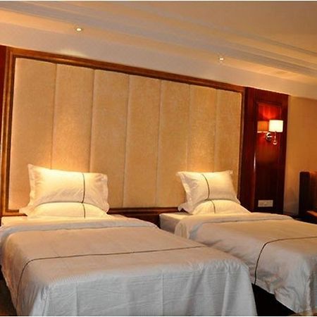 Borman Hotel Guangzhou Panyu Qiaonan Aoyuan Plaza Bagian luar foto